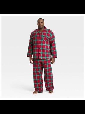 Wondershop Men’s Plaid Christmas Holiday Family Pajama Set